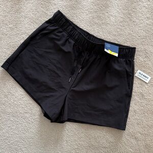Old Navy Dynamic Fleece Black Shorts